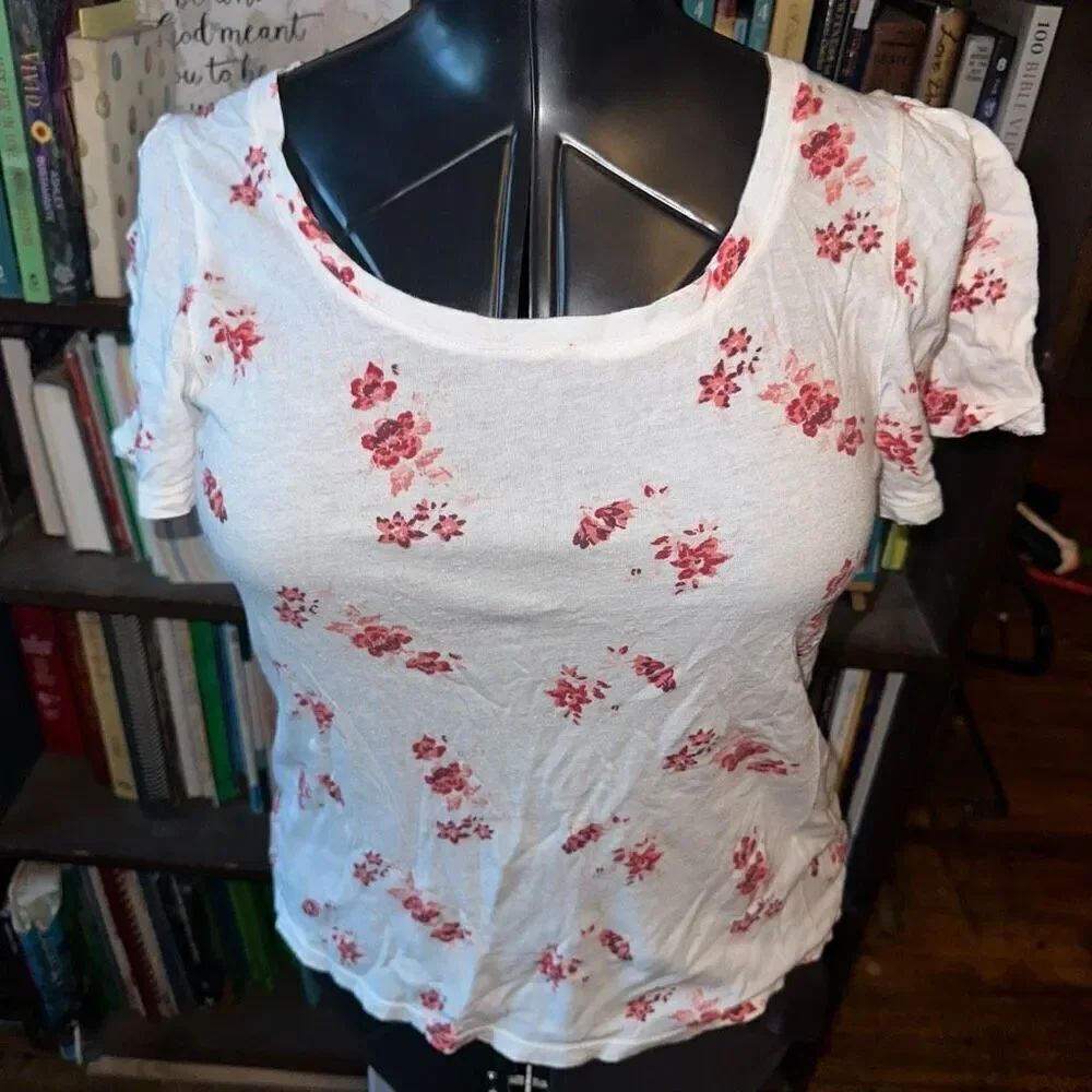 Lucky Brand red & white floral S feminine T-shirt